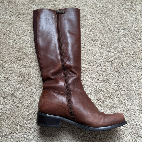 Blondo Brown Heeled Boots - Picture 8 of 12